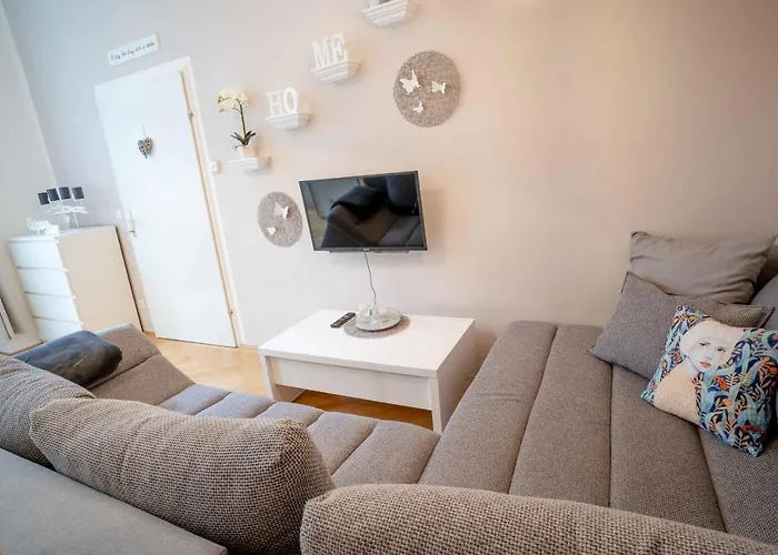 Cozy Modern Nest In The Heart Of With Netflix